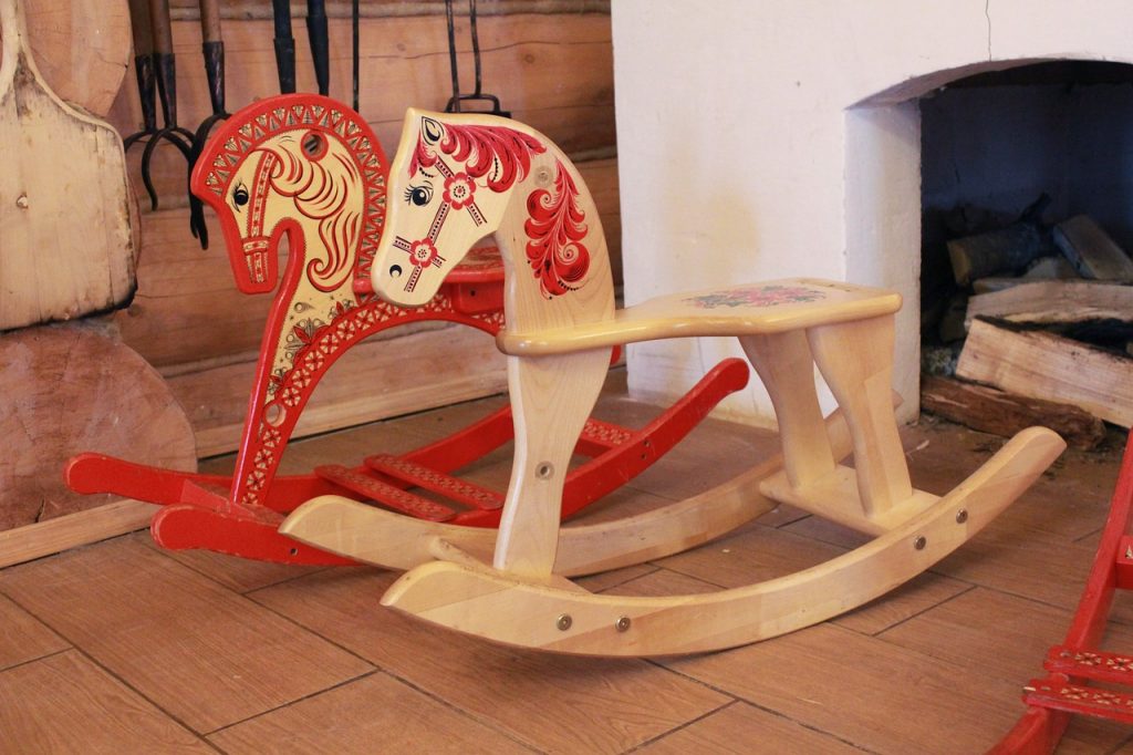 chevaux à bascule en bois